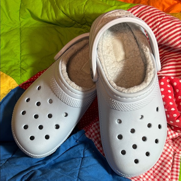 Unisex Light Blue CROCS With White Fleece-Lining Clogs, Great Condition, W7, M5 - Picture 1 of 13